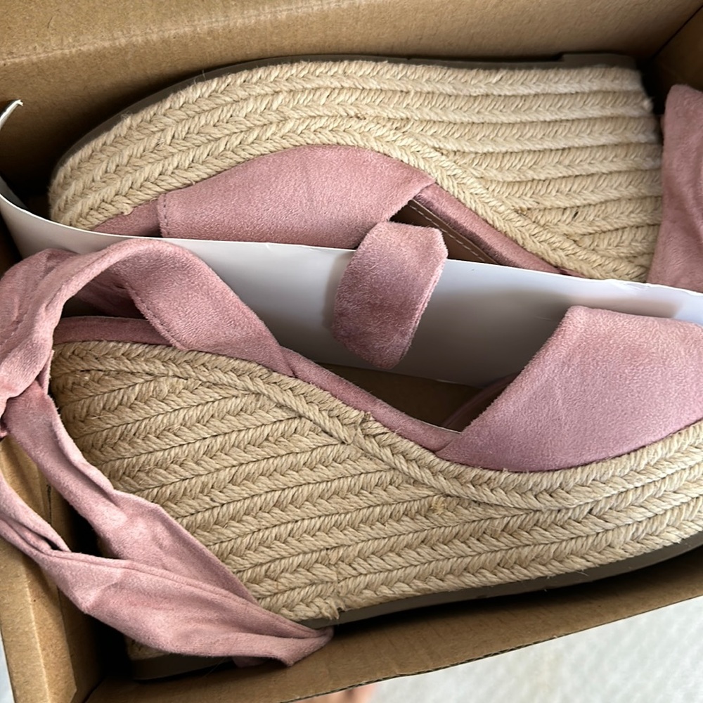 Pink jute wedge